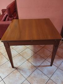 Tavolo quadrato allungabile