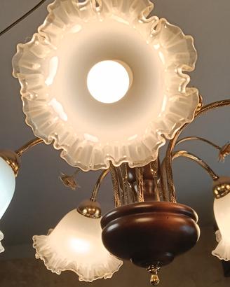 lampadario antico con fiori