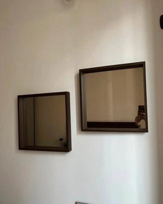 Coppia di specchi quadrati da parete