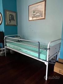Letto con schienale regolabile