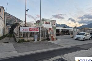SS 113: CAPANNONE CAT. D/8 CON UFFICI E TERRAZZO