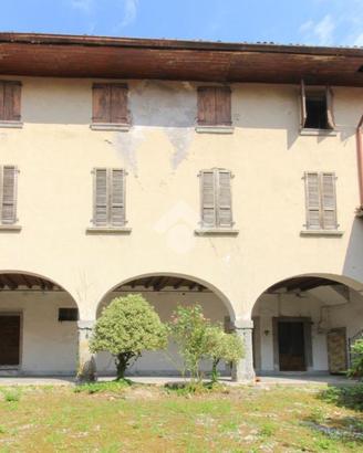 CASA DI CORTE A BARGHE