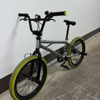 Bmx con ruote verdi
