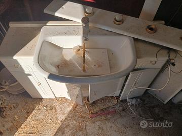 Lavandino con mobile per bagno