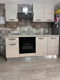 Cucina completa di eletrodomestici
