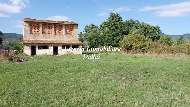 Scarperia (pressi) - Fienile con giardino