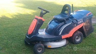 Trattorino Oleo-Mac Mistral 72 H con kit accessori
