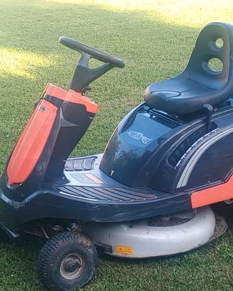Trattorino Oleo-Mac Mistral 72 H con kit accessori