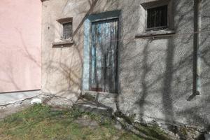casetta con piccolo terreno