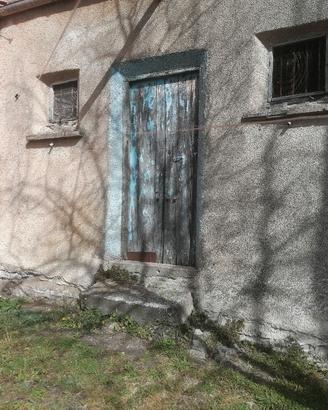 casetta con piccolo terreno