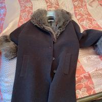 Cappotto con inserti in pelliccia