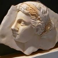 Frammento di marmo greco Thassos "Testa Afrodite"