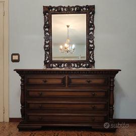 Comò classico in legno con cassetti e specchiera