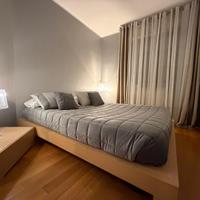 Letto Matrimoniale con due comodini marca Poliform