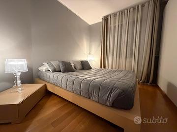 Letto Matrimoniale con due comodini marca Poliform