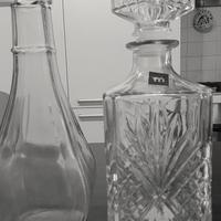 due bottiglie da liquore