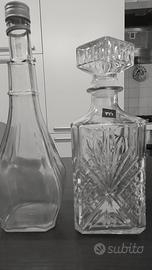 due bottiglie da liquore