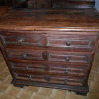 Comò antico fine Seicento in noce