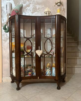 Vetrina classica in legno a fianchi curvi