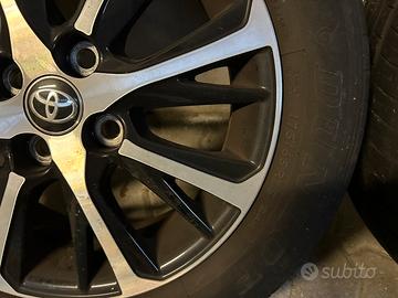 4 cerchi Toyota completi di Gomme Dunlop.