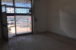 Basso commerciale cat. c/1 scala greca