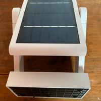 Lampada da parete orientabile con pannello solare