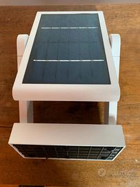 Lampada da parete orientabile con pannello solare