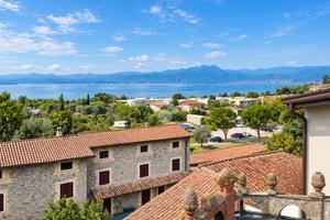 CASA DI CORTE A LAZISE