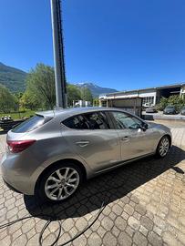 Mazda 3 incidentata