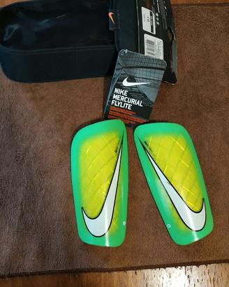 Parastinchi  Nike Mercurial Flylite  taglia M