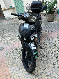 Scooter Peugeot tweet 50