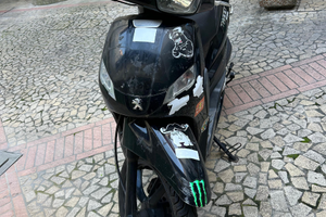 Scooter Peugeot tweet 50