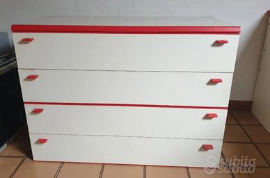 Cassettiera bianca con dettagli rossi