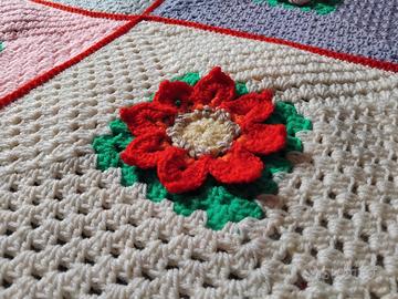 Coperta a fiori ad uncinetto