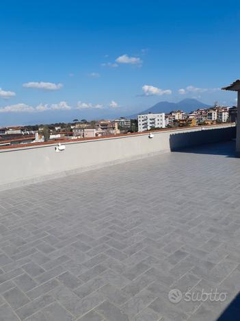 Piccolo attico con terrazzo panoramico