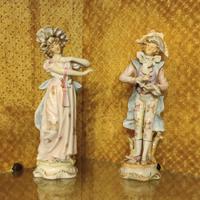 statuette in porcellana 