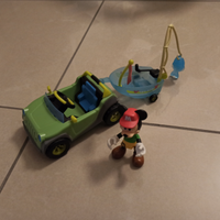 Auto con Topolino, kit medico, più due giochi