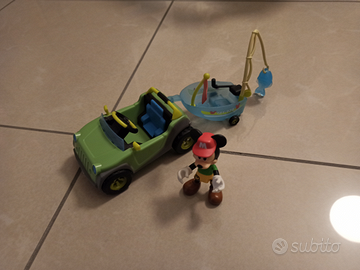 Auto con Topolino, kit medico, più due giochi