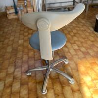 Sgabello professionale con schienale – regolabile
