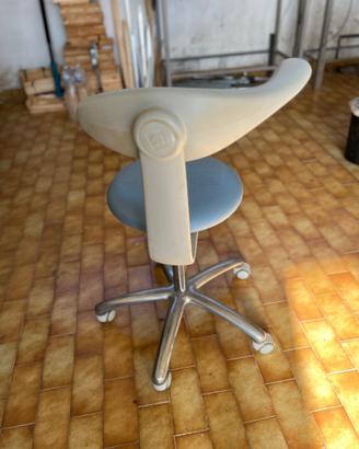 Sgabello professionale con schienale – regolabile