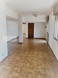 Locale direzionale al primo piano