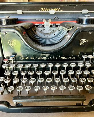 Macchina da scrivere Olivetti