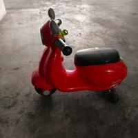 Vespa cavalcabile Chicco rossa con suoni e luci – 