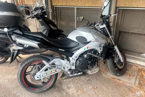 skam.Bio con scooter