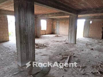 PALAZZO IN COSTRUZIONE