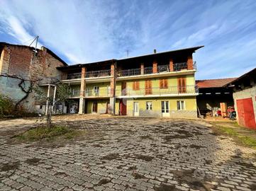 CASA SEMINDIPENDENTE A CASTELLAMONTE