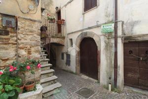 3 LOCALI A SCANDRIGLIA