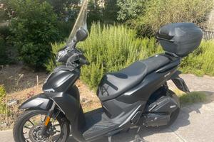 Scooter 125 SR 16 Voge come nuovo