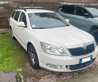 Skoda Octavia 1600d DSG con Sediolino per Disabile