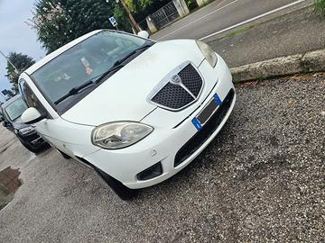 Lancia ypsilon 1.3 mtj 2010 75cv neopatentati y